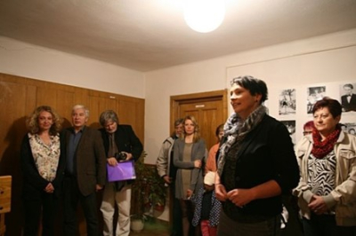Výstavu o Jaroslavu Marešovi zahájila starostka Husince Ludmila Pánková - Foto: Hana Němečková